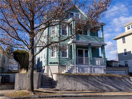 Exterior, Facade, Queen Anne Victorian