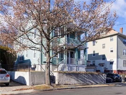 Attached, Exterior, Facade, American Foursquare
