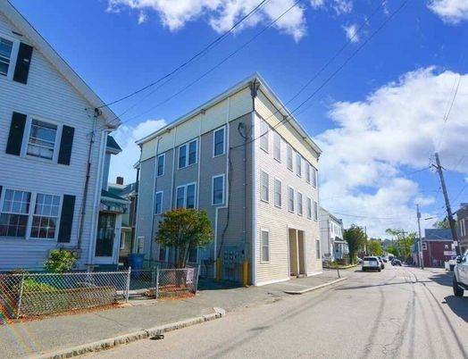 Exterior, Facade, Rowhouse