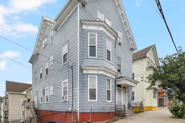 Exterior, Facade, Rowhouse