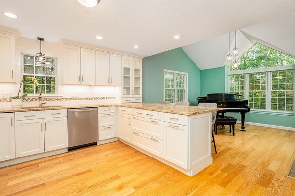 Interior, Kitchen, Pendant Lights, Piano, Recessed Lighting, Wood Texture Flooring