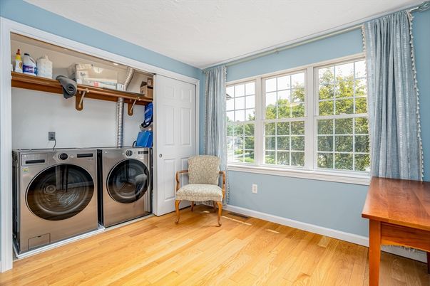 Interior, Washer, Wood Texture Flooring