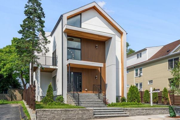 Exterior, Facade, Modern