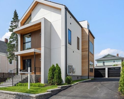 Exterior, Facade, Modern