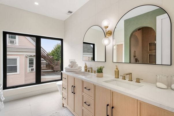 Bathroom, Dual Sink Vanities, Interior, Recessed Lighting