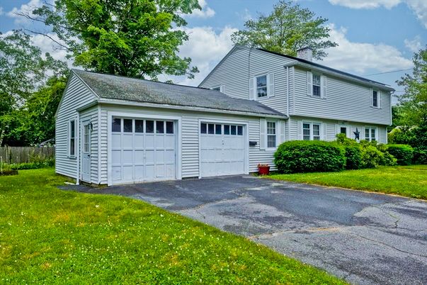 Attached, Exterior, Facade, Cape Cod