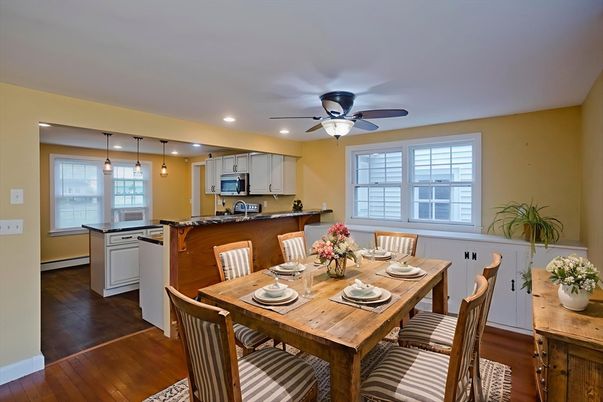 Dining room, Interior, Kitchen, Pendant Lights, Recessed Lighting, Wood Texture Flooring