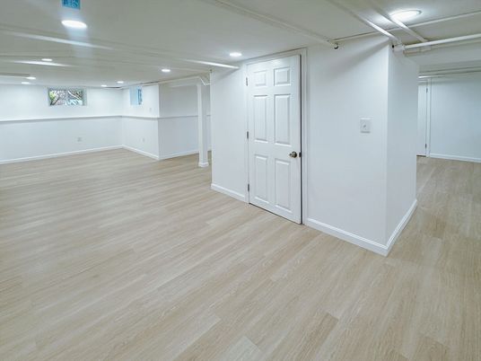 Empty room, Interior, Recessed Lighting, Wood Texture Flooring