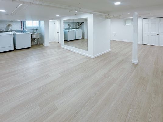 Interior, Recessed Lighting, Washer, Wood Texture Flooring