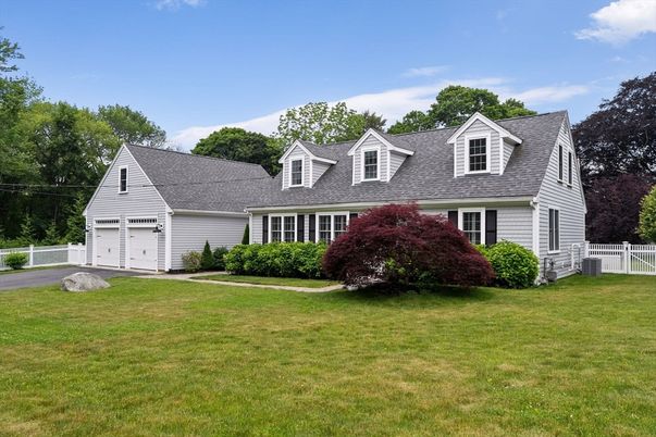 Attached, Exterior, Facade, Cape Cod