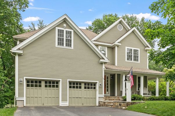Attached, Exterior, Facade, American Craftsman
