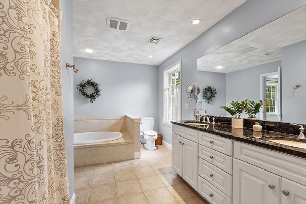 Bathroom, Dual Sink Vanities, Interior, Recessed Lighting
