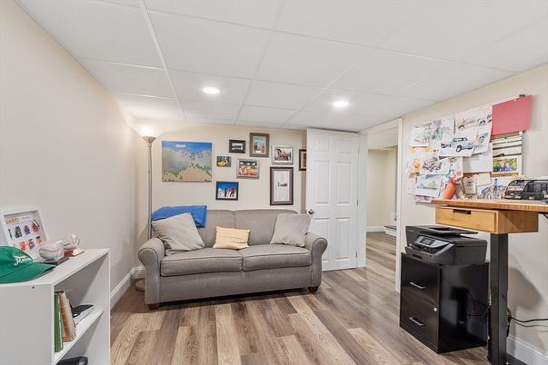 Interior, Recessed Lighting, Wood Texture Flooring