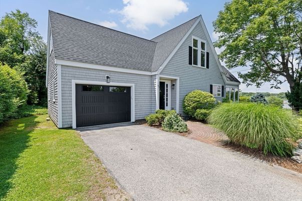 Attached, Exterior, Facade, Cape Cod