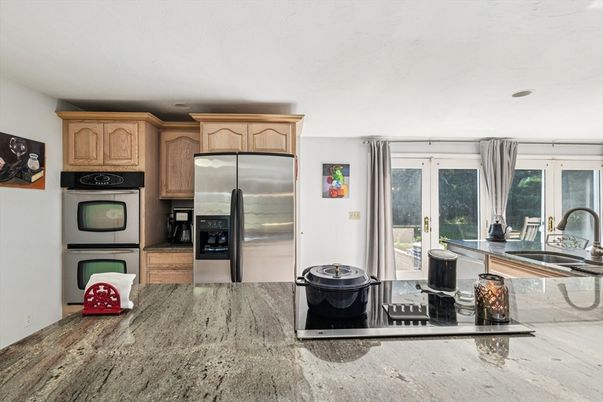 Dining room, Interior, Kitchen, Recessed Lighting, Stainless Steel Appliances