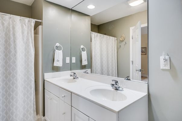 Bathroom, Dual Sink Vanities, Interior, Recessed Lighting