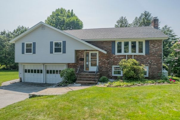Attached, Exterior, Facade, Brick Facade, Raised Ranch