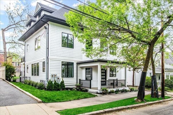 Exterior, Facade, American Foursquare