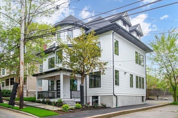 Exterior, Facade, American Foursquare