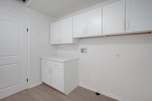 Interior, Washer, Wood Texture Flooring