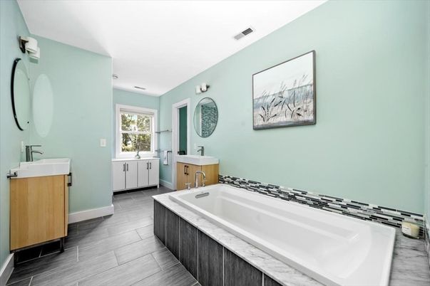 Bathroom, Dual Sink Vanities, Interior