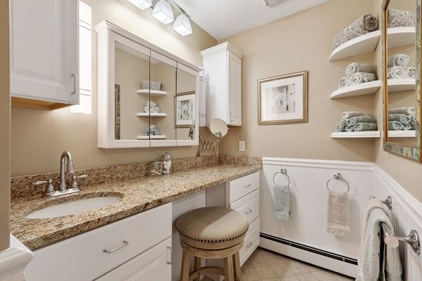 Bathroom, Dual Sink Vanities, Interior