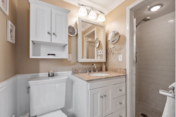 Bathroom, Interior, Recessed Lighting