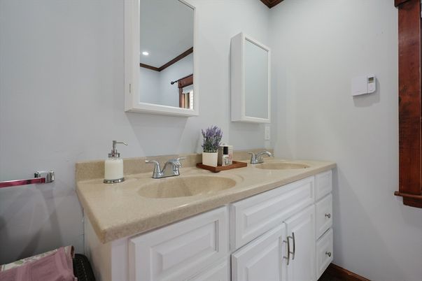 Bathroom, Dual Sink Vanities, Interior, Recessed Lighting