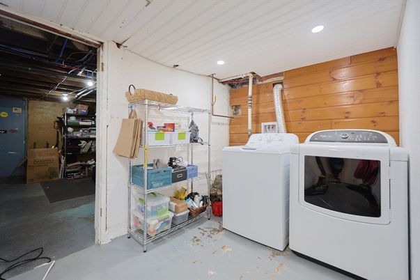 Interior, Recessed Lighting, Washer, Wooden Walls
