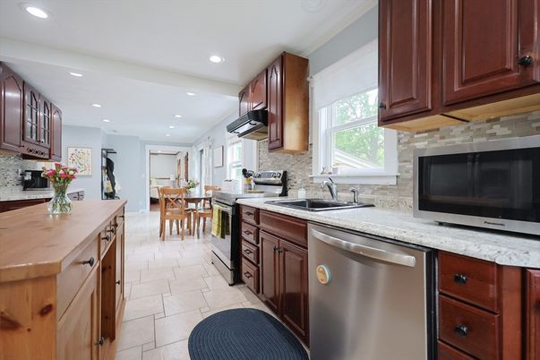 Dining room, Interior, Kitchen, Recessed Lighting, Stainless Steel Appliances