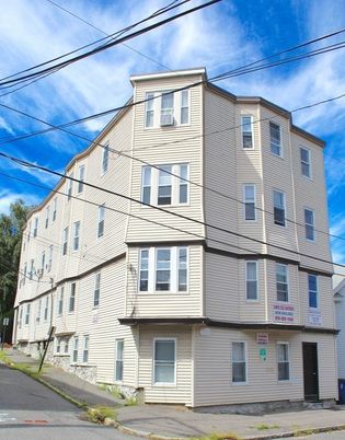 Exterior, Facade, Rowhouse