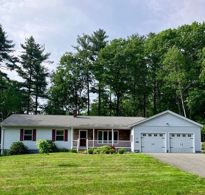Attached, Exterior, Facade, Ranch