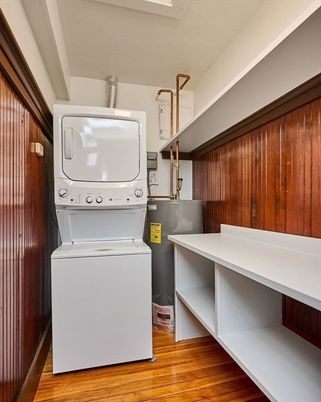 Interior, Utility Closets, Washer, Wood Texture Flooring