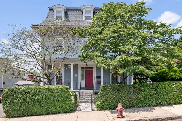 Exterior, Facade, American Foursquare