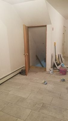 Empty room, Interior