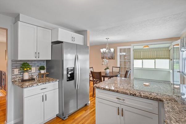 Chandelier, Dining room, Interior, Kitchen, Stainless Steel Appliances, Wood Texture Flooring