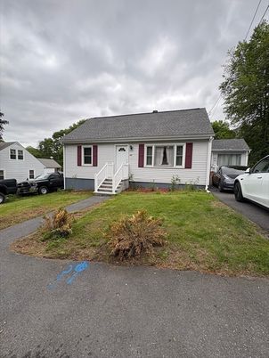 Exterior, Facade, Cape Cod