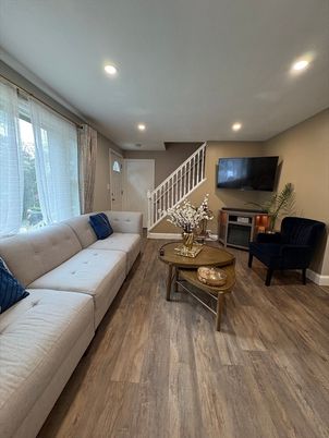 Interior, Living room, Recessed Lighting, Wood Texture Flooring