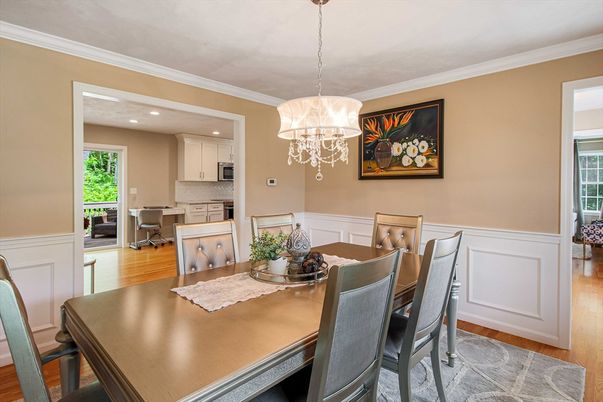 Chandelier, Dining room, Interior, Kitchen, Pendant Lights, Recessed Lighting, Wood Texture Flooring
