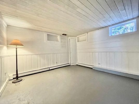 Empty room, Interior, Wooden Ceilings