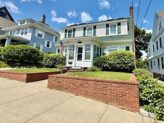 Exterior, Facade, American Foursquare