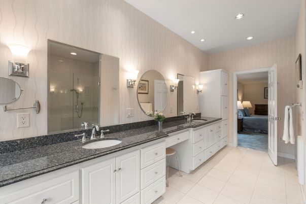 Bathroom, Dual Sink Vanities, Interior, Recessed Lighting