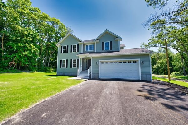 Attached, Exterior, Facade, Farmhouse