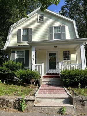 Exterior, Facade, Queen Anne Victorian