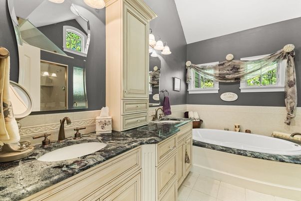 Bathroom, Dual Sink Vanities, Interior