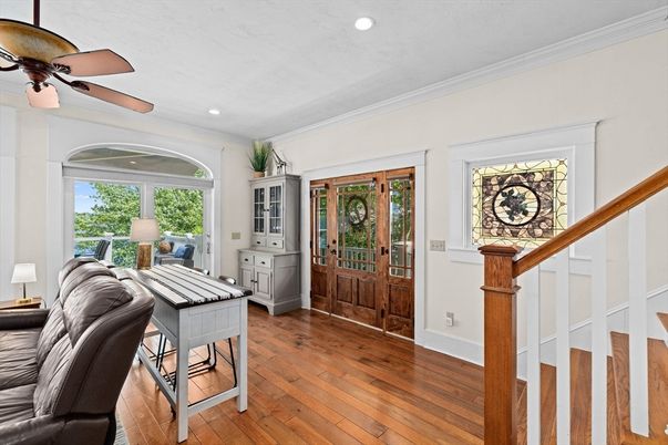 Interior, Recessed Lighting, Wood Texture Flooring