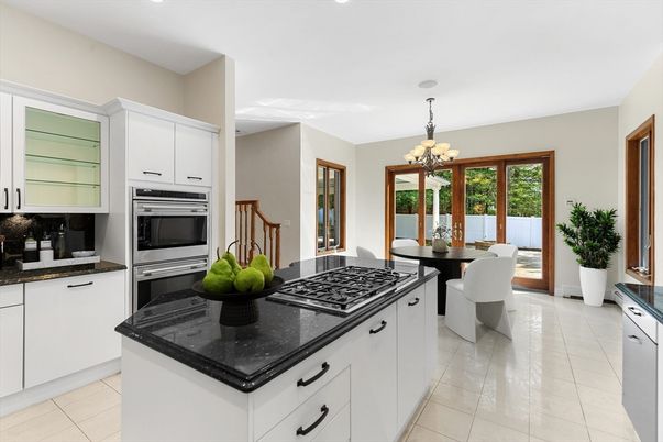 Chandelier, Dining room, Interior, Kitchen, Stainless Steel Appliances