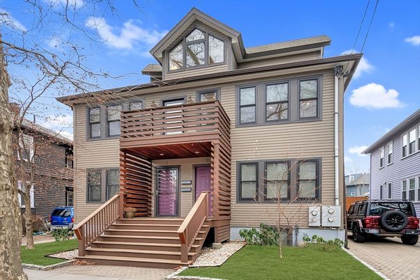 Exterior, Facade, American Foursquare