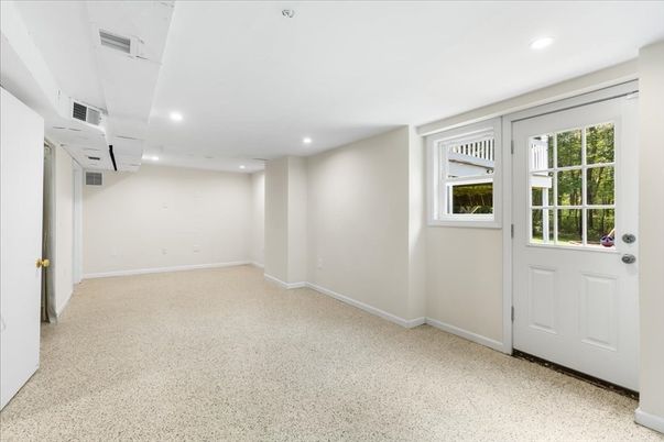 Empty room, Interior, Recessed Lighting
