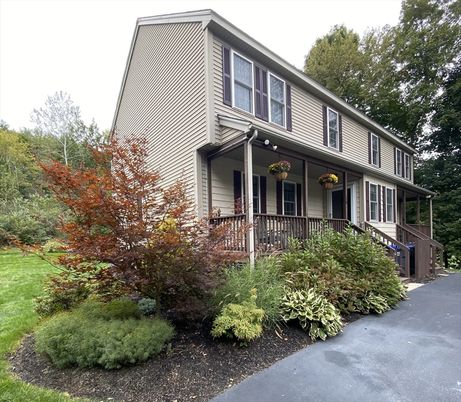 Exterior, Facade, Rowhouse